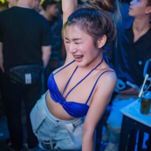 มีนา เอวดี ย้อมสี 17
