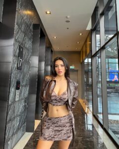 ปลายฟ้า วราหะ