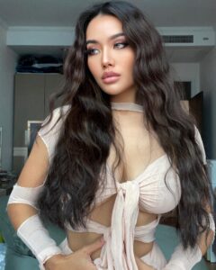 ปลายฟ้า วราหะ