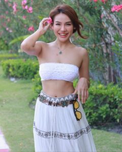 ปลายฟ้า วราหะ